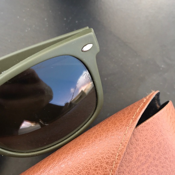 Original RayBan Wayfarer Olive Sunglasses - Picture 5 of 8
